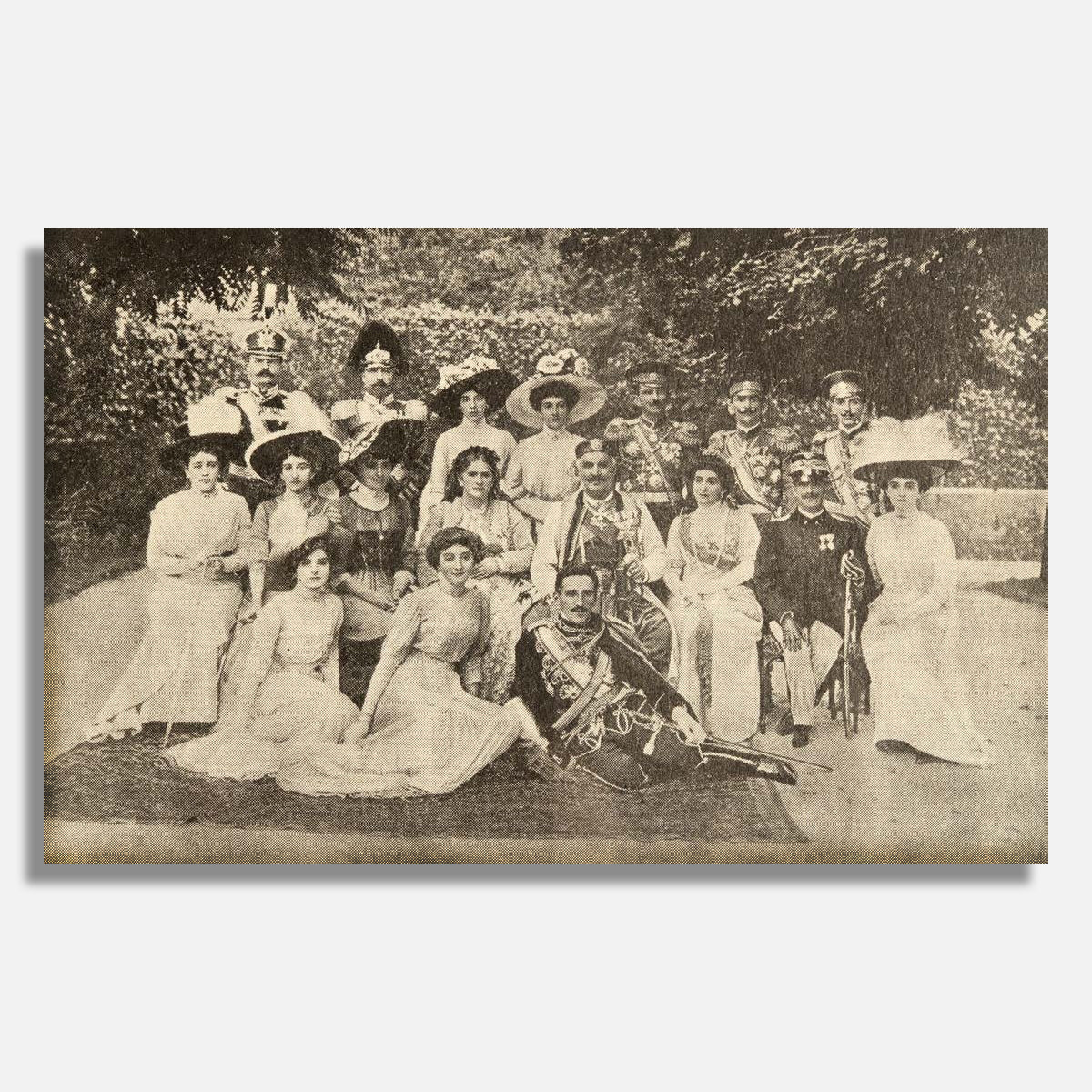 Royal Family 28.5 x 34